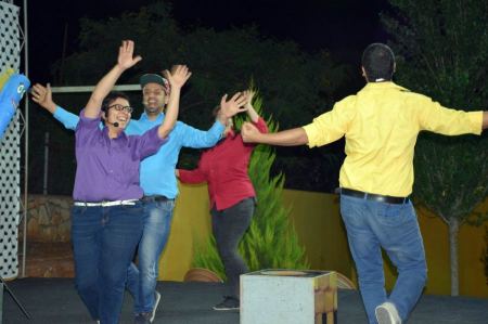 بالصور وبرعاية الرؤيا العالمية: "مسرح الحارة" يحي الليلة الثانية من مهرجان ليالي الزبابدة الرمضانية